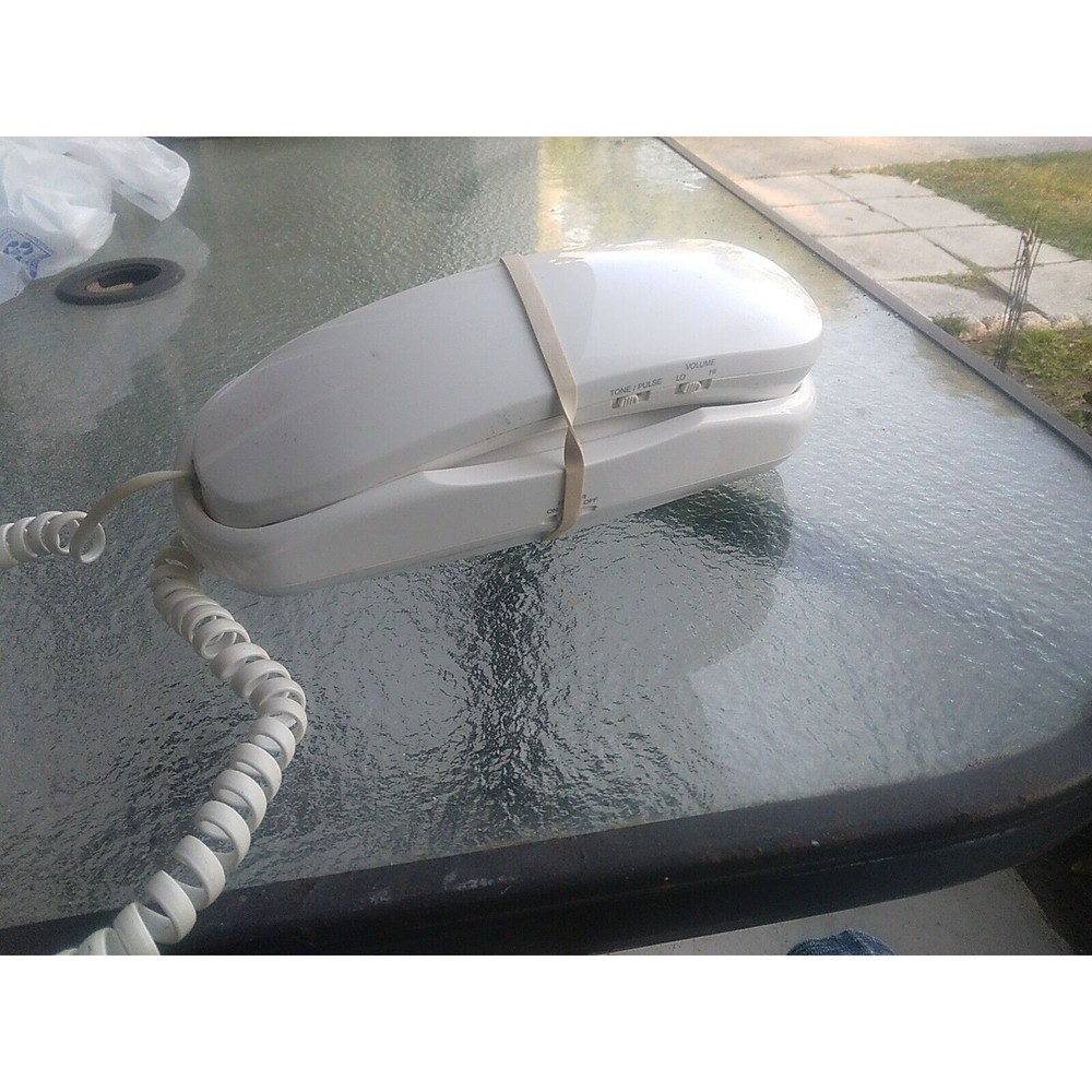 Radio Shack 43-3222 Big Button White Trimline Phone